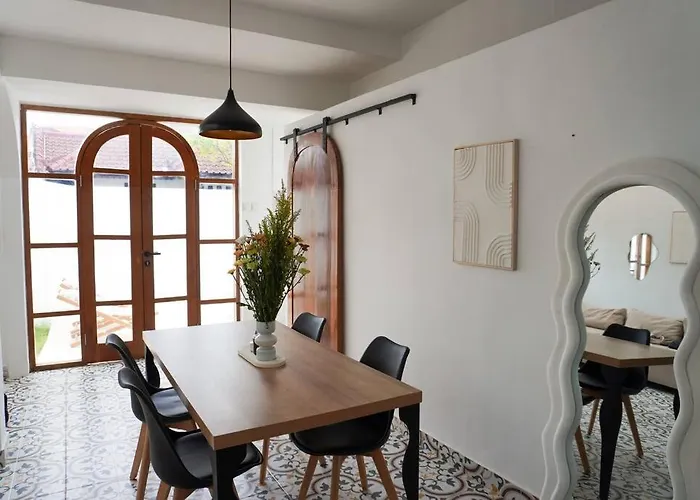Casa Putih - Cosy 2br In Canggu 4*